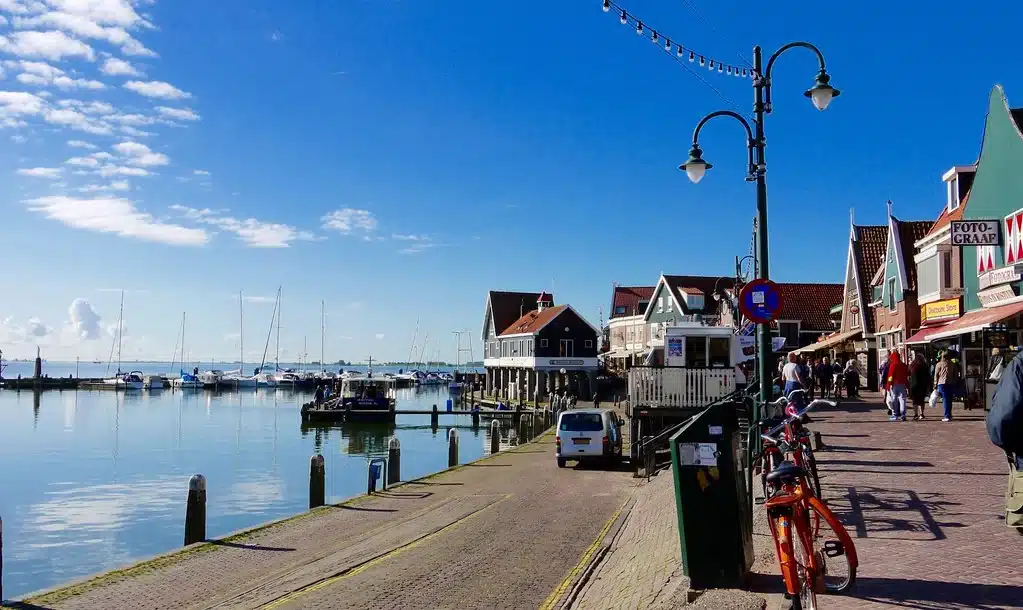 header edam volendam